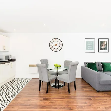 Massplaza 2 Bedroom With Balcony - Hi Floor