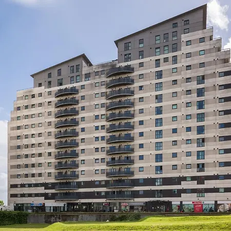 Massplaza 2 Bedroom With Balcony - Hi Floor Apartment