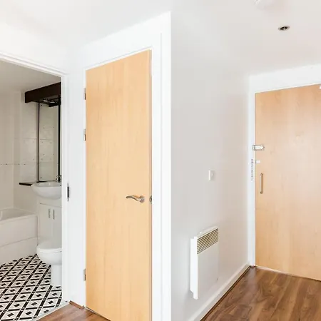 Massplaza 2 Bedroom With Balcony - Hi Floor *